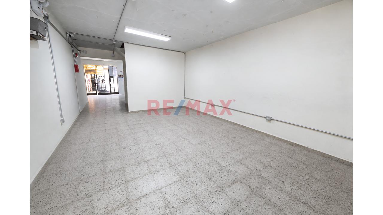 🏡 ¡Se Vende Amplia Casa Con Excelente Ubicación En San Juan De Miraflores! - 18