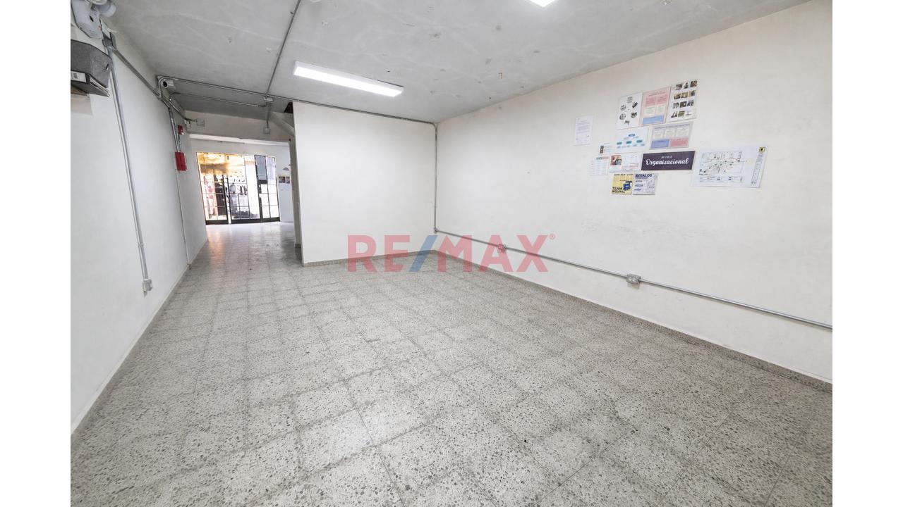 🏡 ¡Se Vende Amplia Casa Con Excelente Ubicación En San Juan De Miraflores! - 17