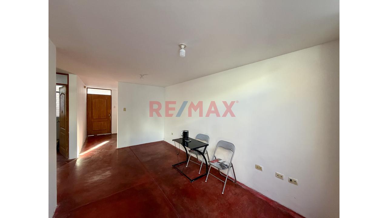 Casa Con Estacionamiento En Venta - 7
