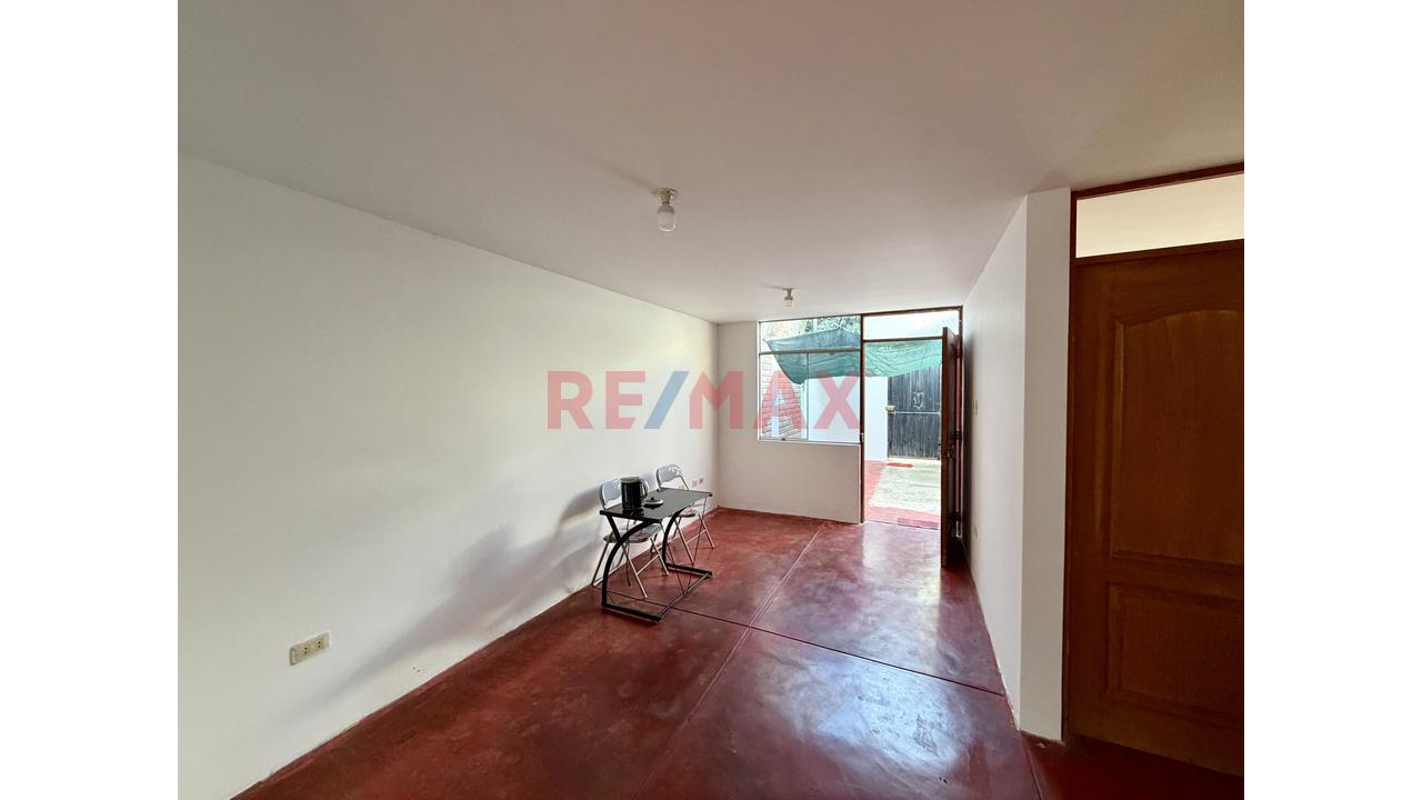 Casa Con Estacionamiento En Venta - 9