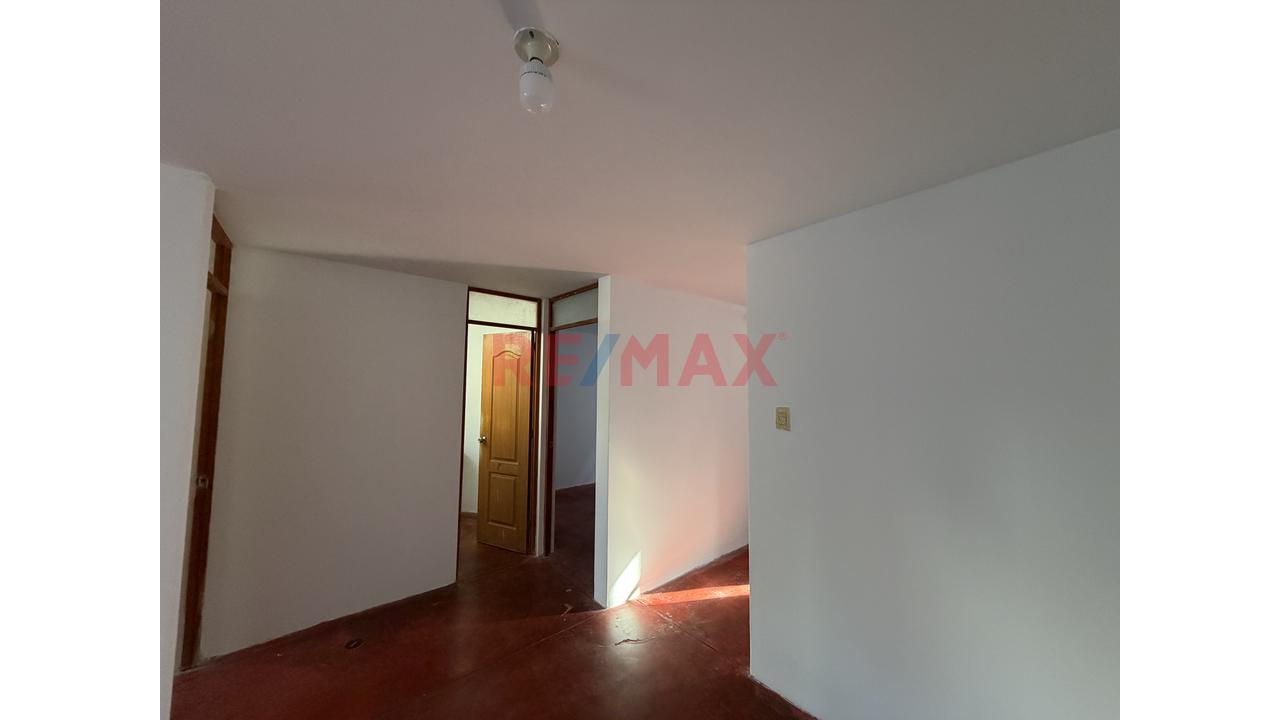 Casa Con Estacionamiento En Venta - 5