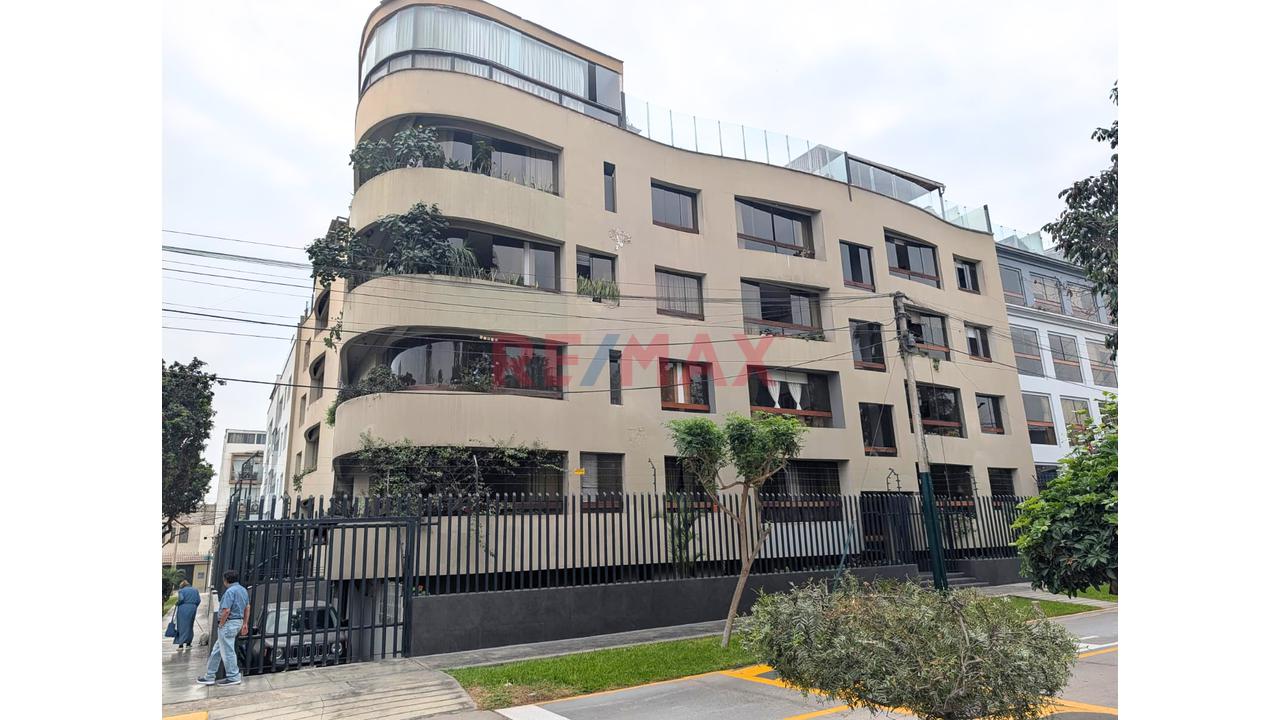Duplex En Venta 212 M2 En Urb Higuereta - Surco — foto 2