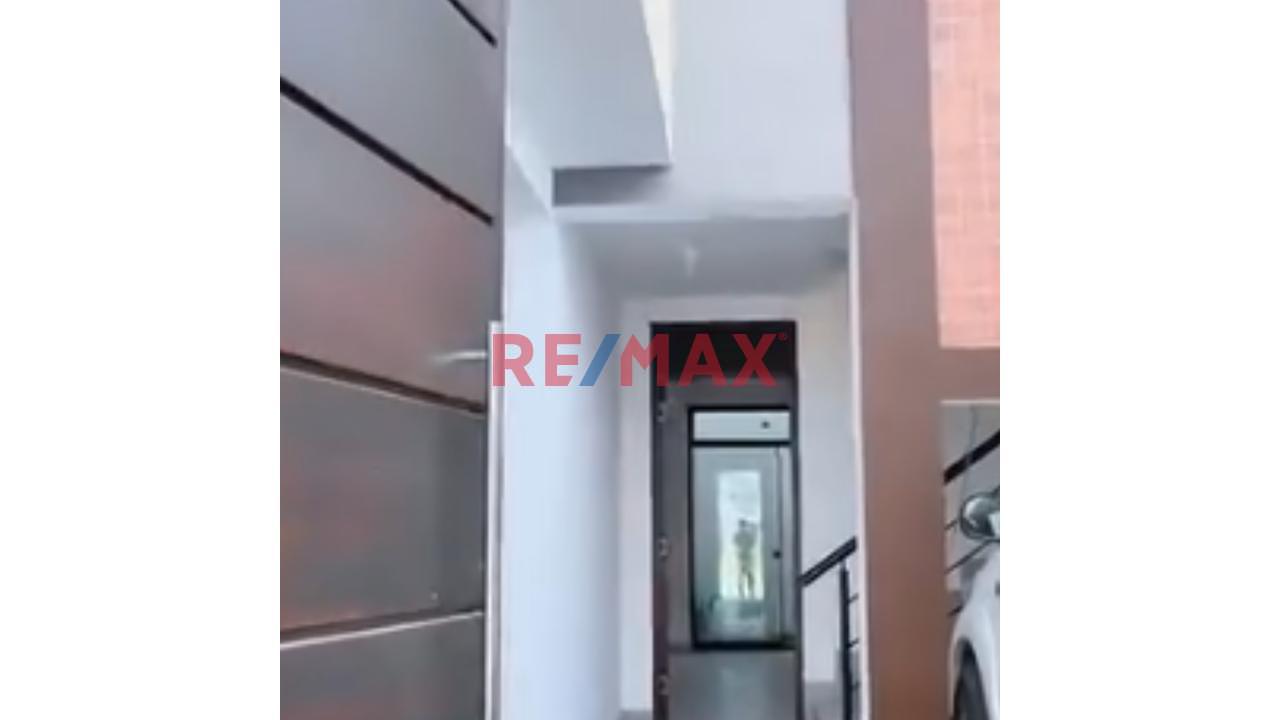 Venta De Estacionamiento Nro 2 Para El Inmueble De La Urb. Alameda Country Club - 1