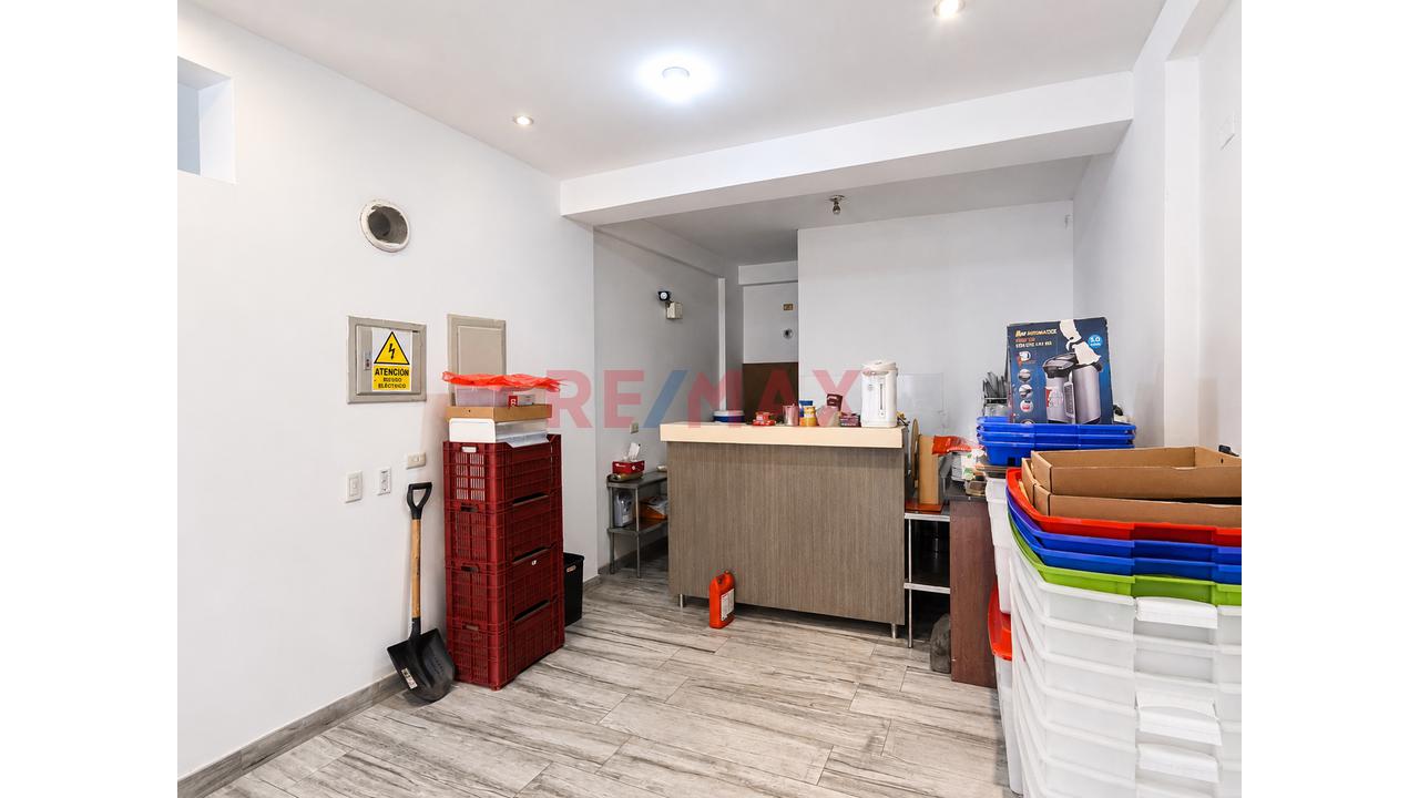 Alquilo Estratégico Local Comercial En 1Er Piso: 279 M² Con Zonificación Cm Y Alta Exposición - 13
