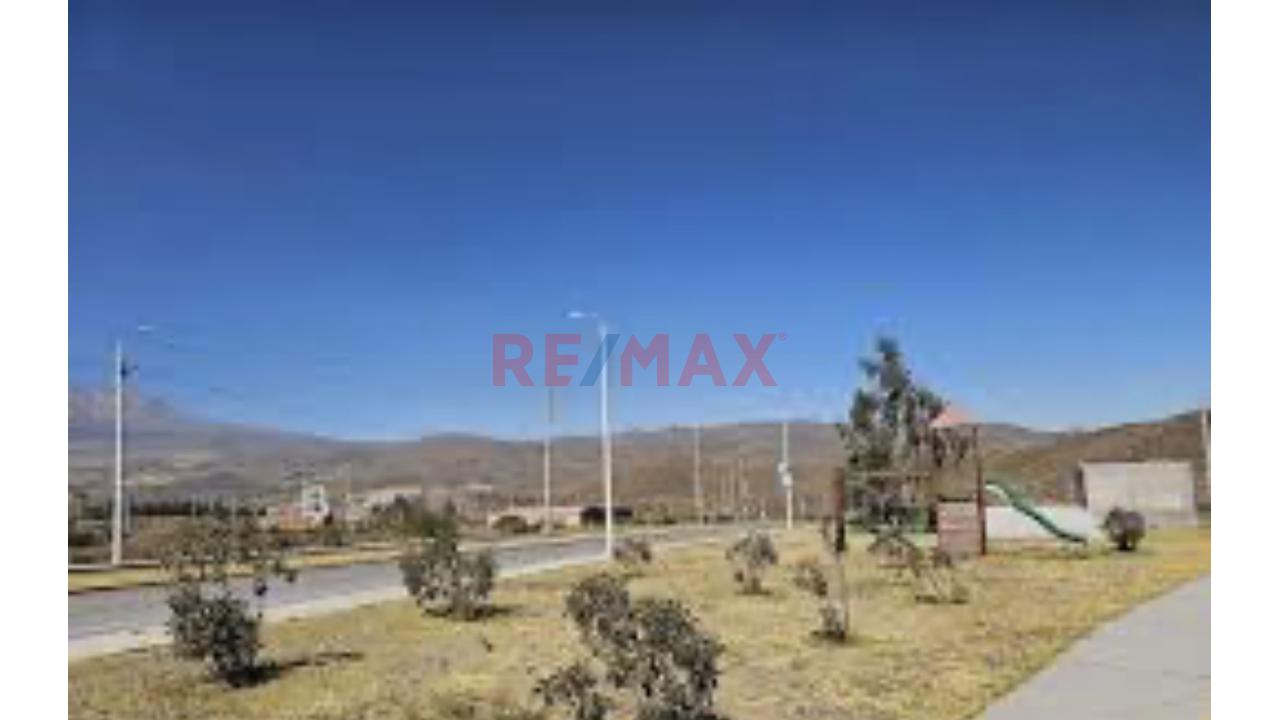 Vive Donde Otros Vienen A Descansar. Terreno De 121 M² En Urbanización Villa Encanto – Chiguata, Con Agua, Luz Y Listo Para Construir. - 2