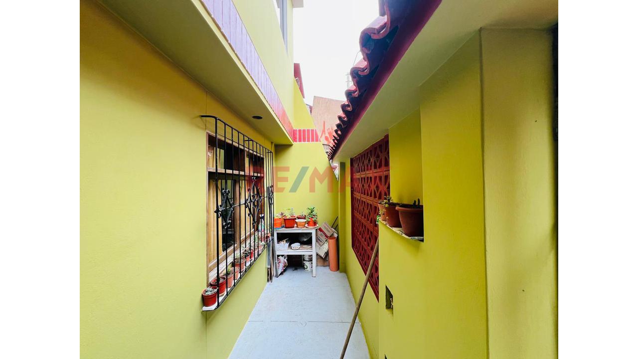 Vendo Casa Con Dos Departamentos Independientes En Villa El Salvador 🏡🏡 — foto 2