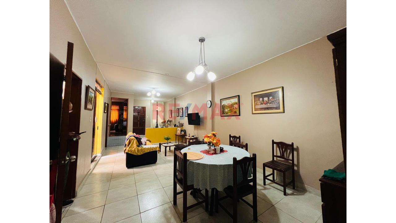 Vendo Casa Con Dos Departamentos Independientes En Villa El Salvador 🏡🏡 — foto 3