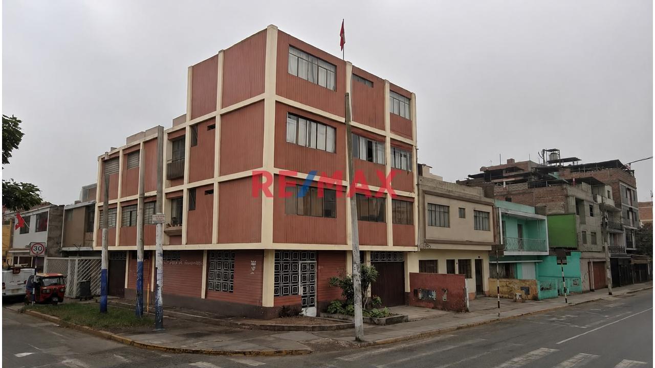 Se Vende Amplio Y Cómodo Departamento En Segundo Piso Frente A La Avenida Coronel Samuel Alcazar