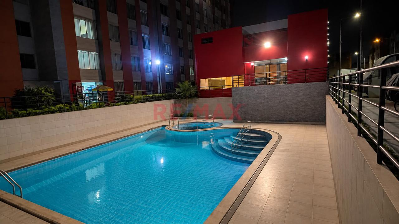 Vendo Exclusivo Local Comercial De 456 M² | Con Piscina En Ate — foto 2