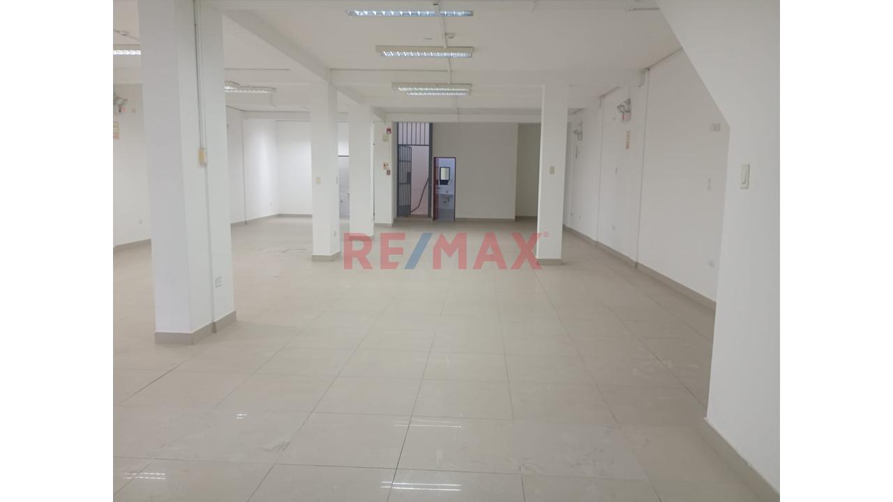 Alquilo Estratégico Local Comercial | Máxima Exposición, Planta Libre Y Zonificación Cz | 170M2 — foto 4