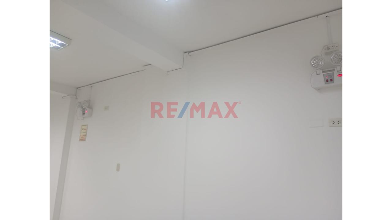 Alquilo Estratégico Local Comercial | Máxima Exposición, Planta Libre Y Zonificación Cz | 170M2 — foto 8