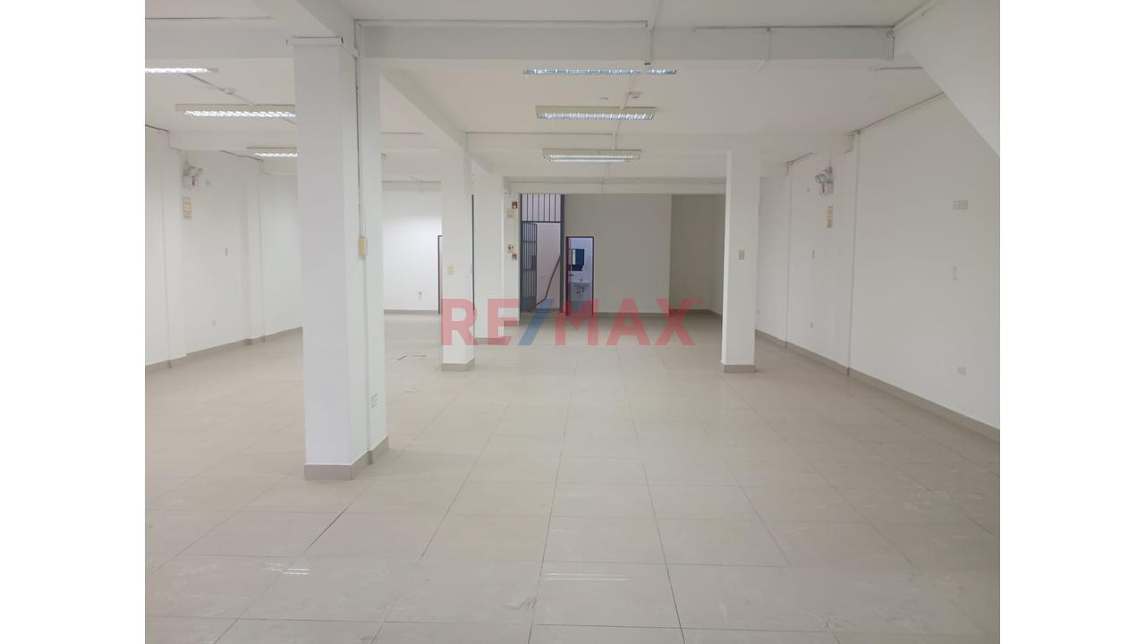 Alquilo Estratégico Local Comercial | Máxima Exposición, Planta Libre Y Zonificación Cz | 170M2 — foto 3