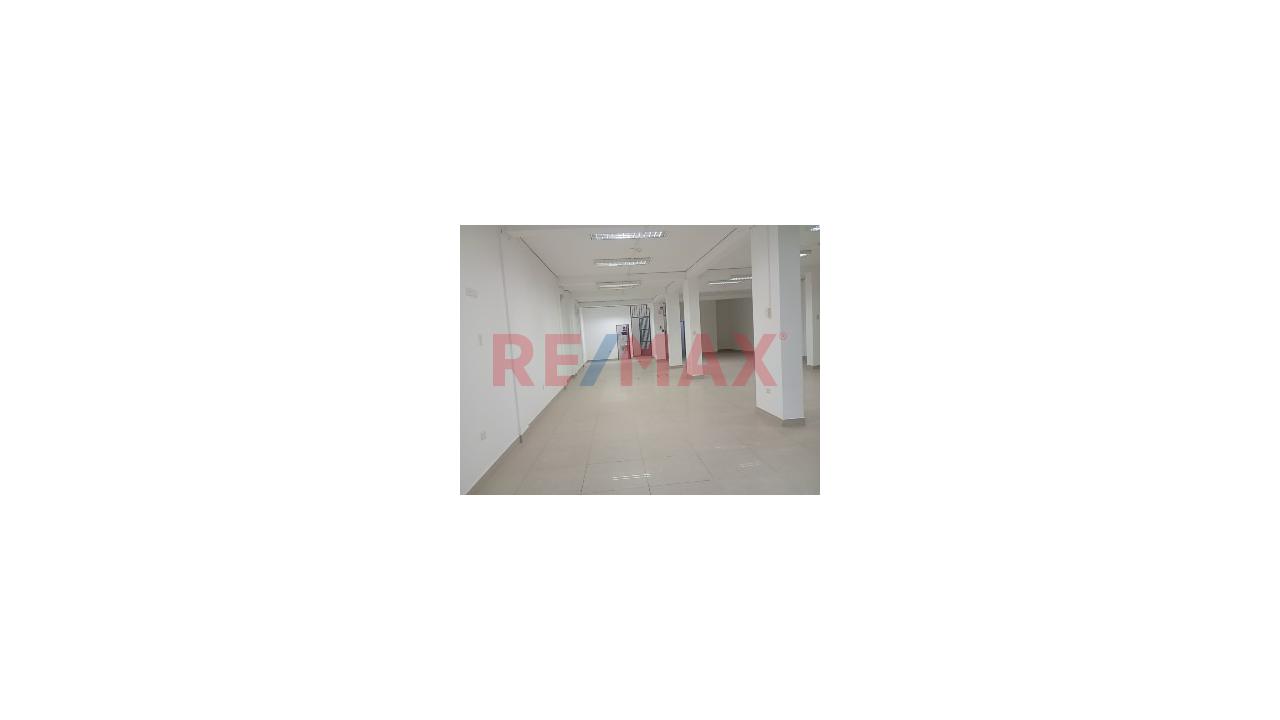 Alquilo Estratégico Local Comercial | Máxima Exposición, Planta Libre Y Zonificación Cz | 170M2 — foto 2