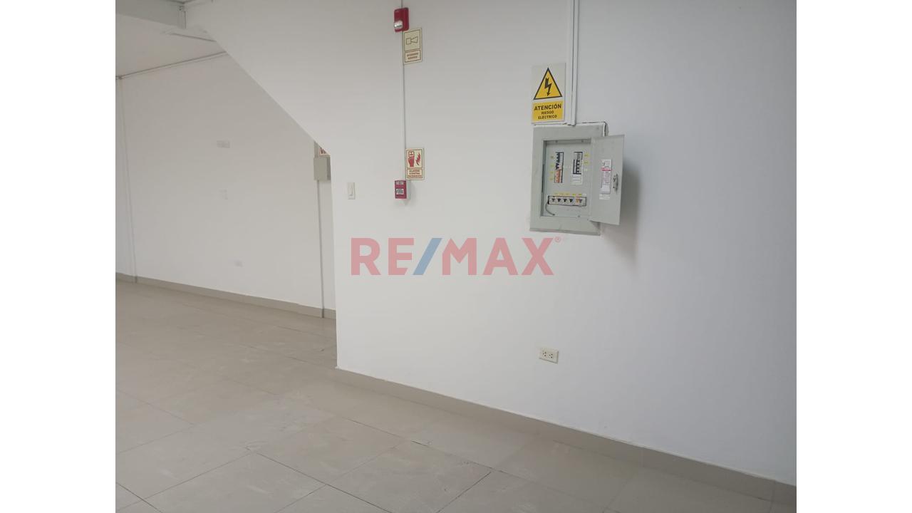 Alquilo Estratégico Local Comercial | Máxima Exposición, Planta Libre Y Zonificación Cz | 170M2 — foto 5