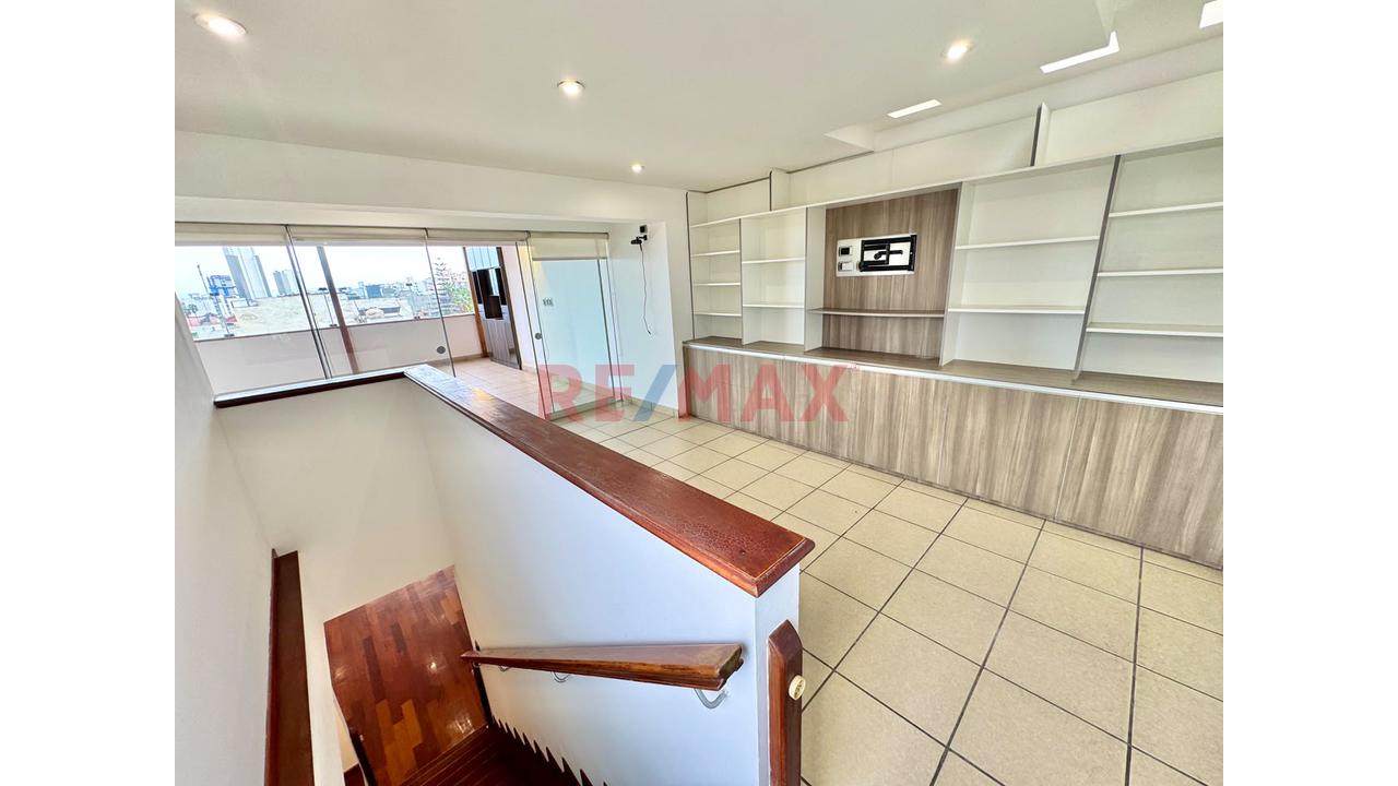 🏡 Exclusivo Tríplex Con Amplia Terraza, Ascensor Directo Y Doble Cochera | Surco — foto 12