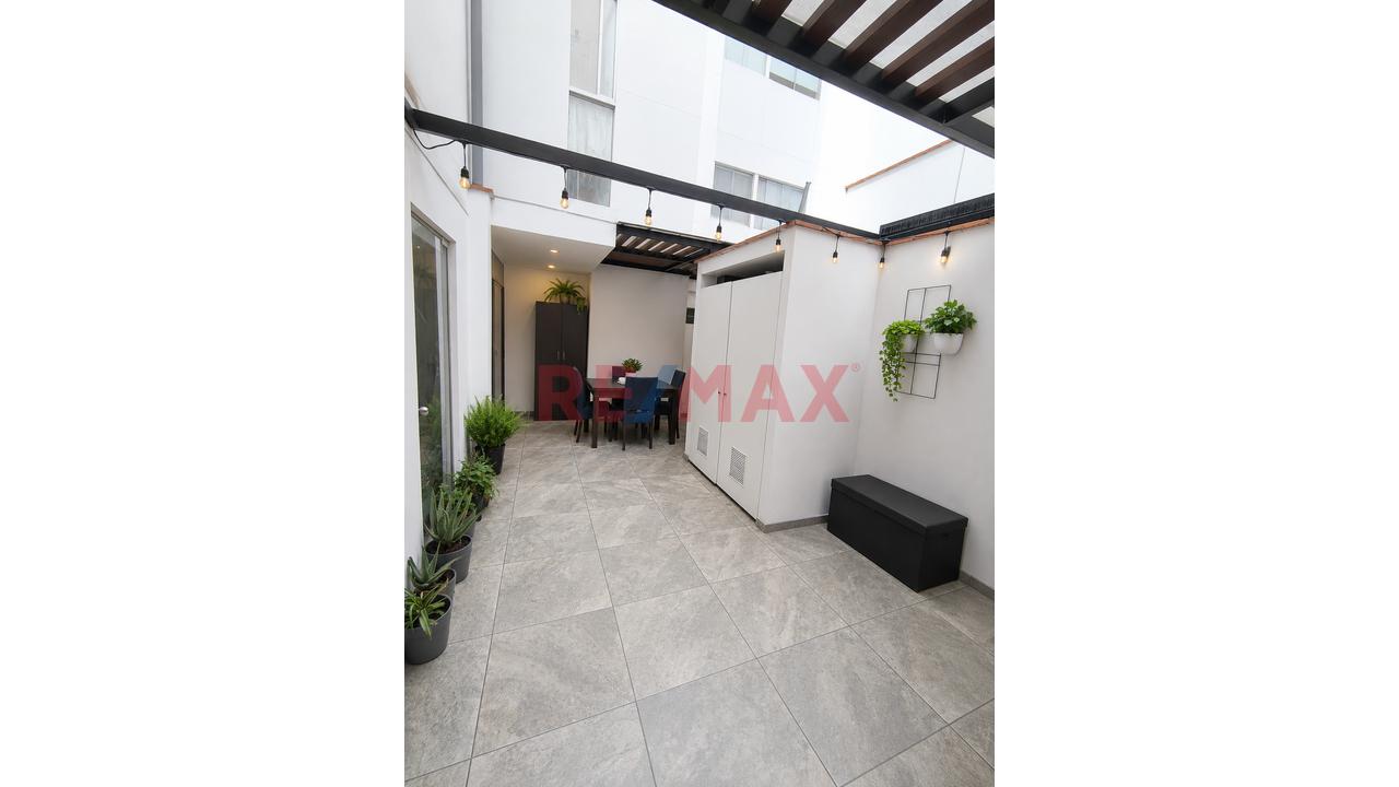 Departamento Moderno Con Patio Privado, Amplia Sala Y Cocina Abierta: Listo Para Vivir — foto 13