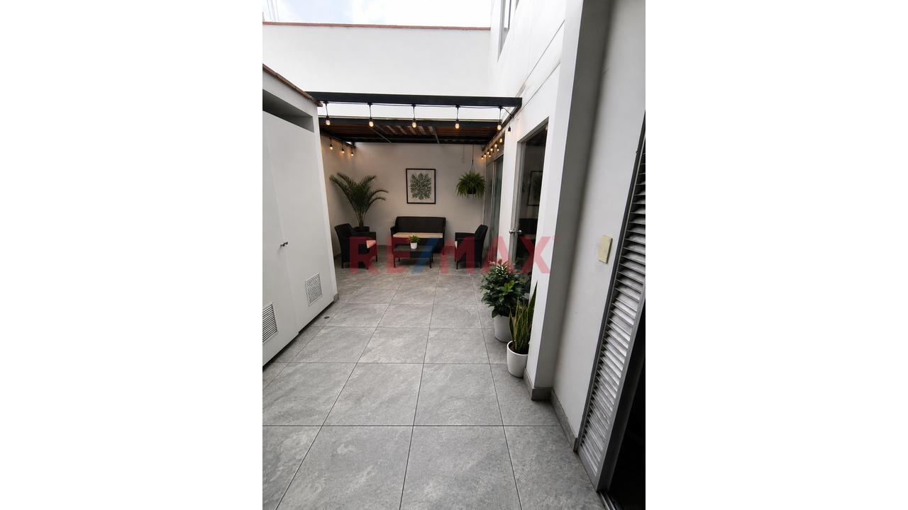Departamento Moderno Con Patio Privado, Amplia Sala Y Cocina Abierta: Listo Para Vivir — foto 12
