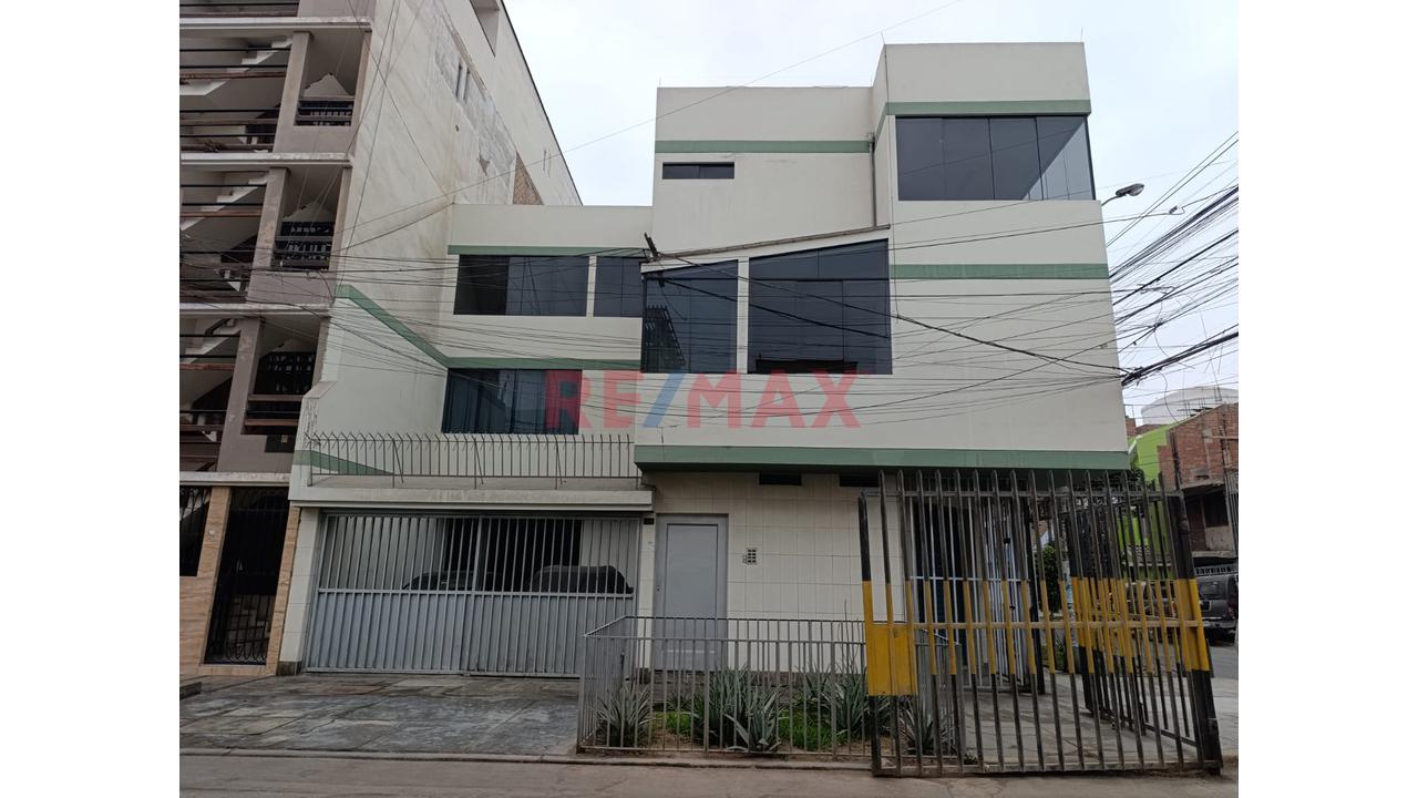 Casa En Esquina De 165 M² En Los Olivos | Ideal Para Inversión O Vivienda Multifamiliar — foto 2