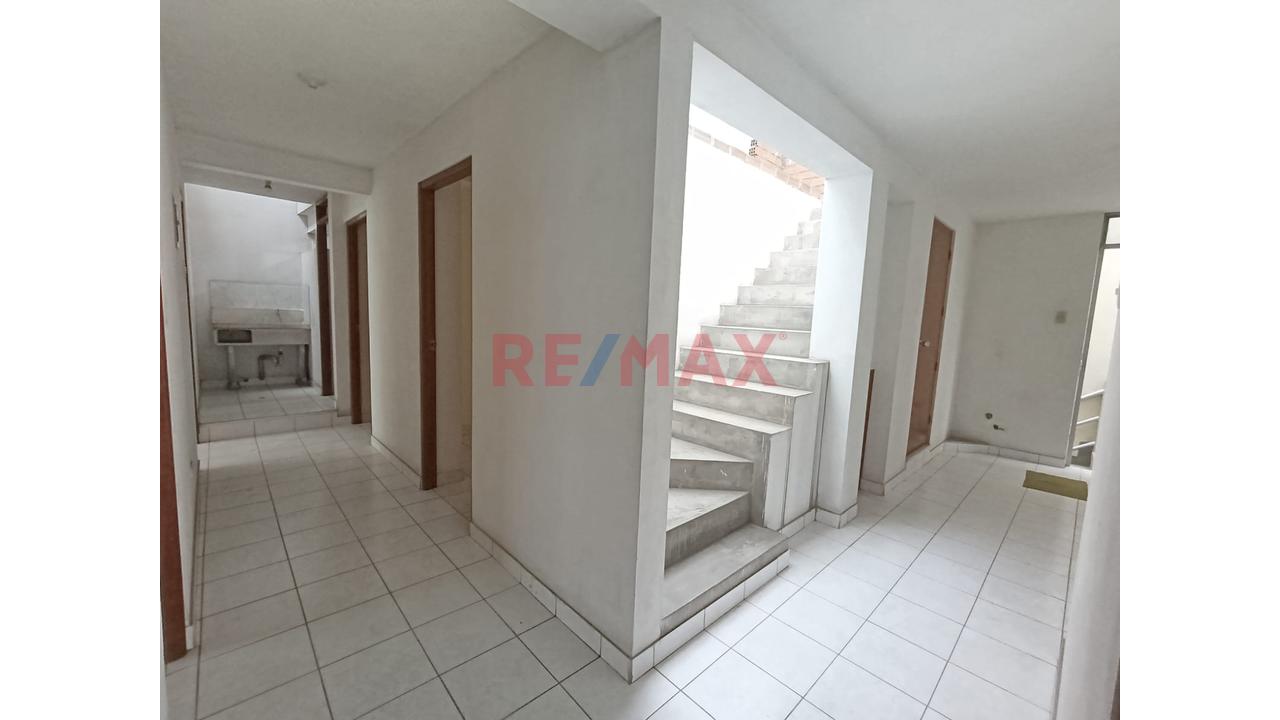 Casa En Esquina De 165 M² En Los Olivos | Ideal Para Inversión O Vivienda Multifamiliar — foto 14