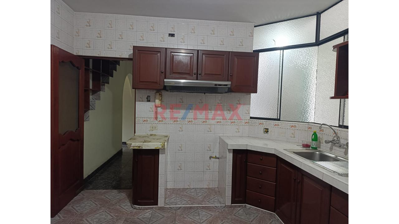 Casa En Esquina De 165 M² En Los Olivos | Ideal Para Inversión O Vivienda Multifamiliar — foto 6