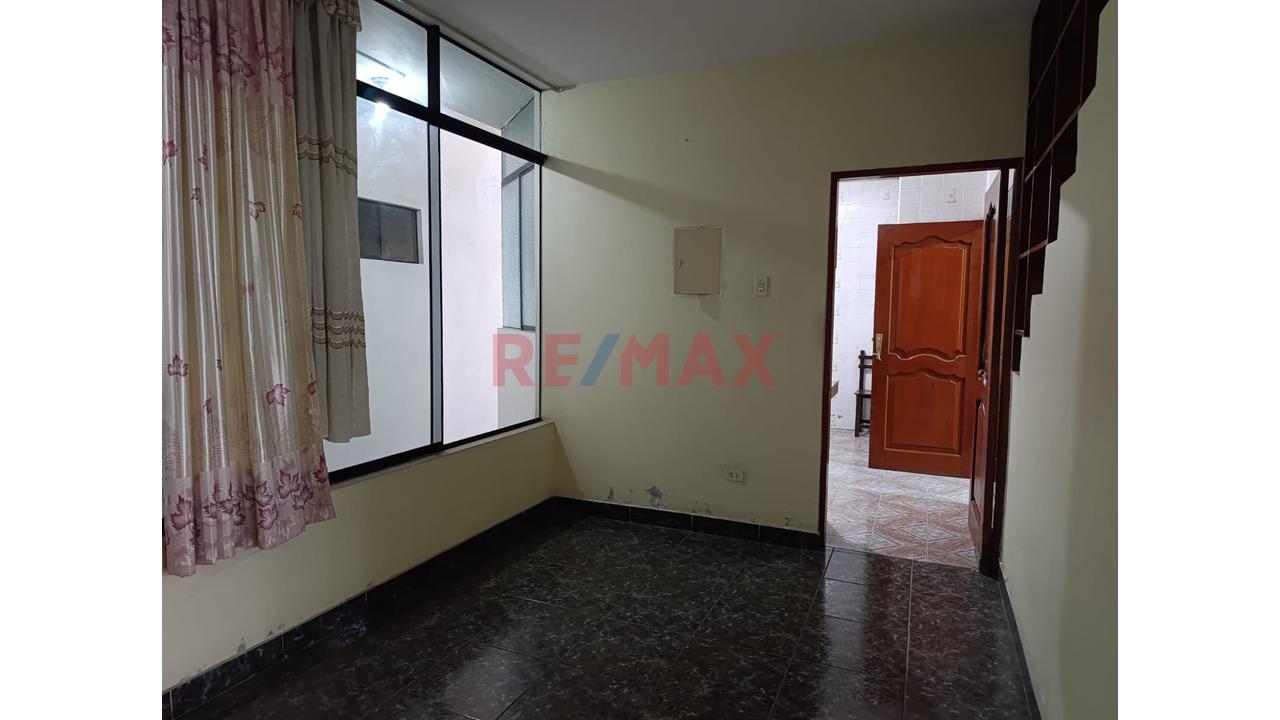 Casa En Esquina De 165 M² En Los Olivos | Ideal Para Inversión O Vivienda Multifamiliar — foto 5