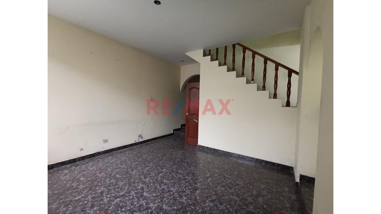 Casa En Esquina De 165 M² En Los Olivos | Ideal Para Inversión O Vivienda Multifamiliar — foto 4