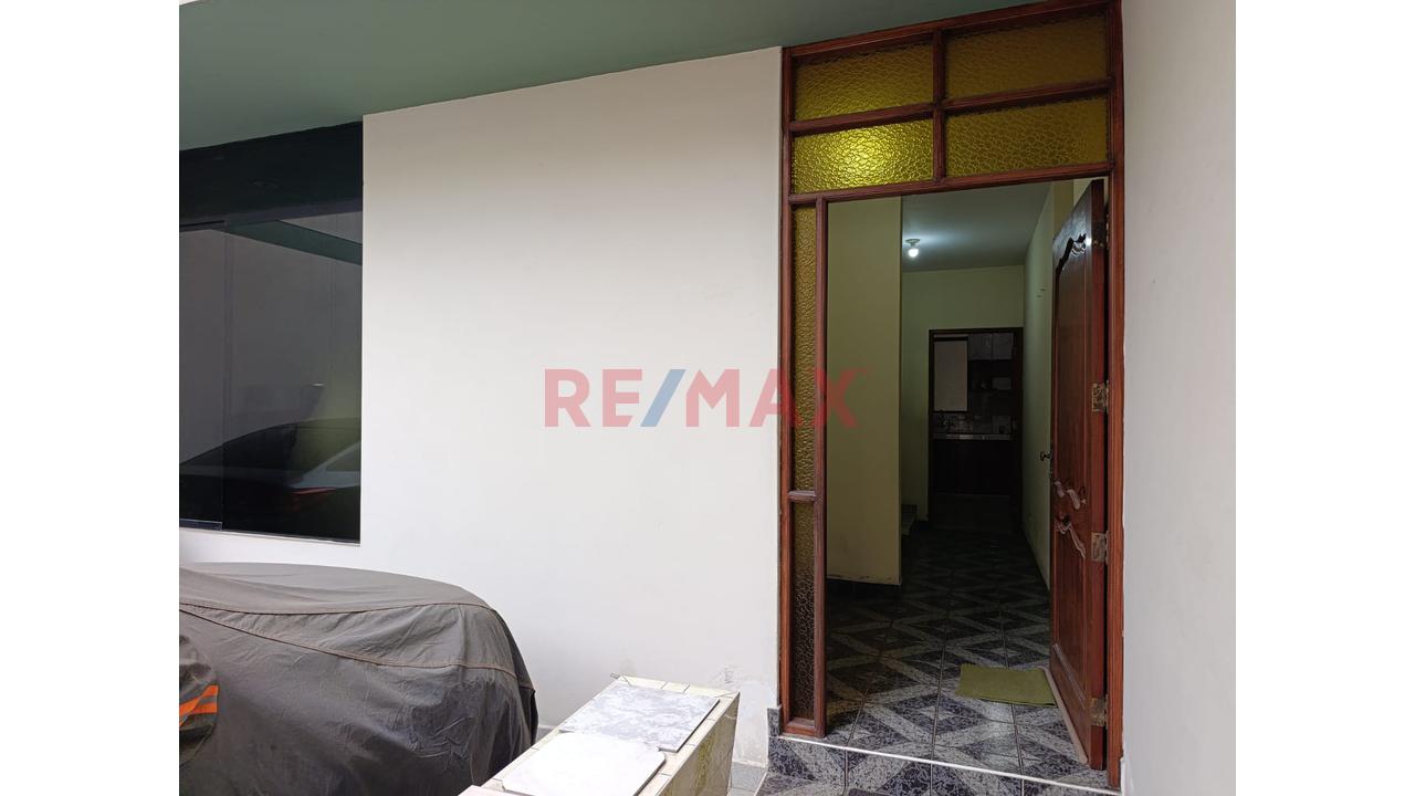 Casa En Esquina De 165 M² En Los Olivos | Ideal Para Inversión O Vivienda Multifamiliar — foto 3