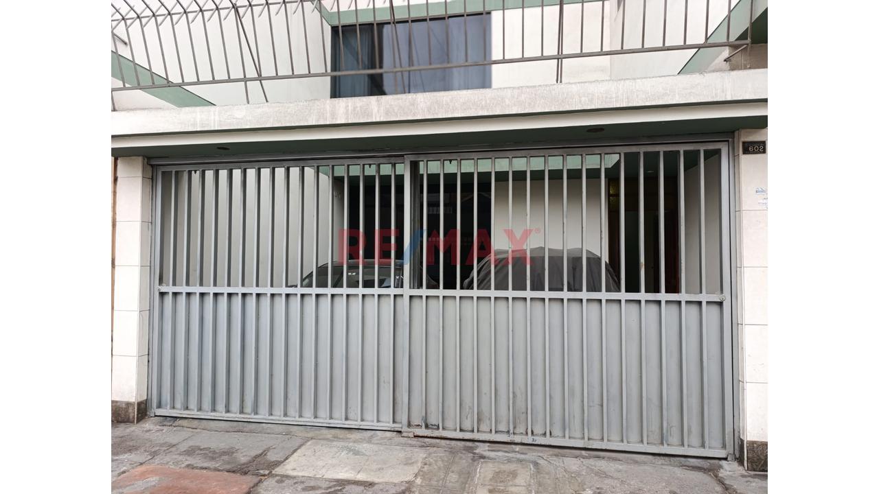 Casa En Esquina De 165 M² En Los Olivos | Ideal Para Inversión O Vivienda Multifamiliar - 16