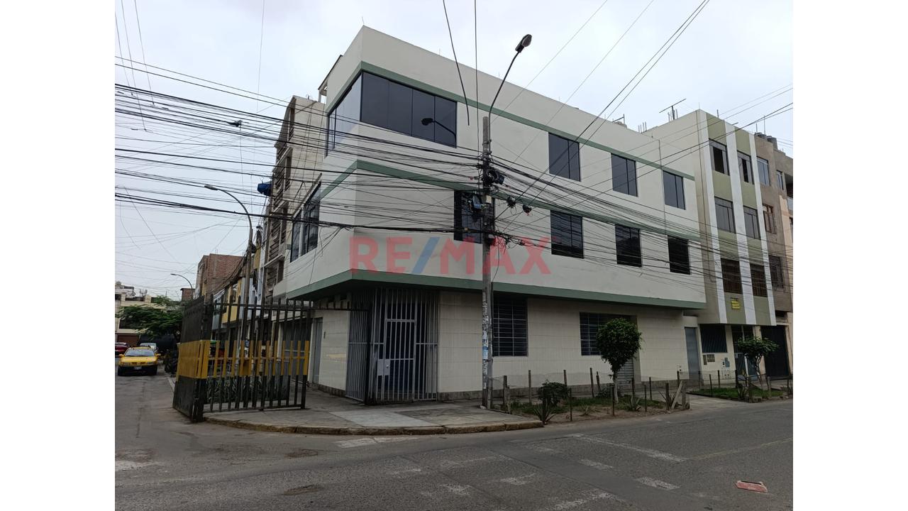 Casa En Esquina De 165 M² En Los Olivos | Ideal Para Inversión O Vivienda Multifamiliar