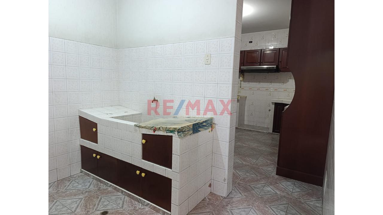Casa En Esquina De 165 M² En Los Olivos | Ideal Para Inversión O Vivienda Multifamiliar — foto 7