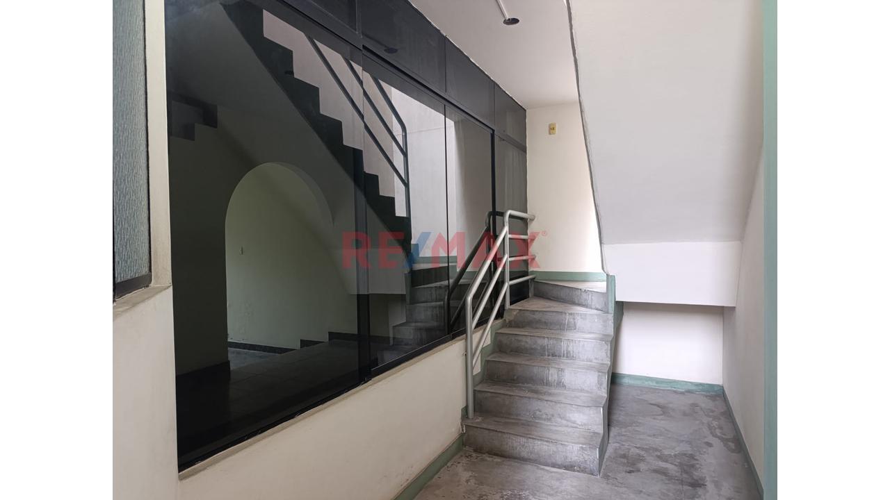 Casa En Esquina De 165 M² En Los Olivos | Ideal Para Inversión O Vivienda Multifamiliar — foto 9