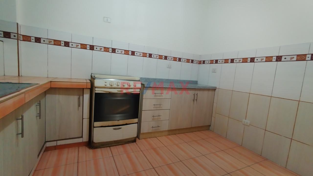 Departamento Amplio Primer Piso Con Cochera En San Juan De Lurigancho — foto 7