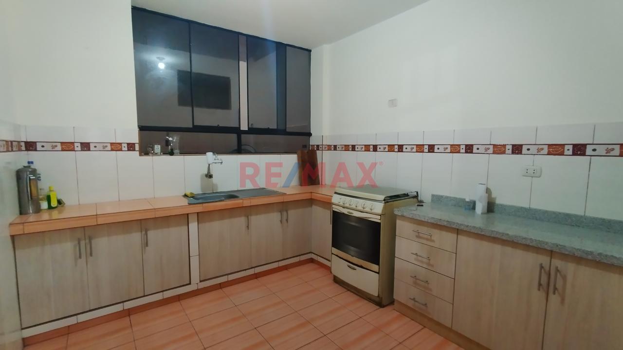 Departamento Amplio Primer Piso Con Cochera En San Juan De Lurigancho — foto 6