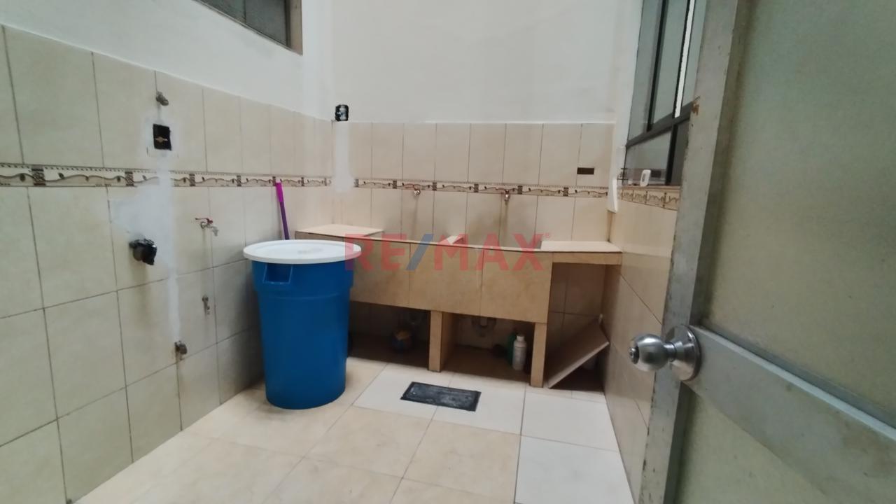 Departamento Amplio Primer Piso Con Cochera En San Juan De Lurigancho — foto 12