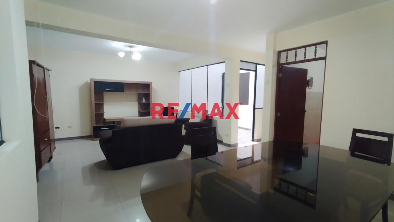 Departamento Amplio Primer Piso Con Cochera En San Juan De Lurigancho
