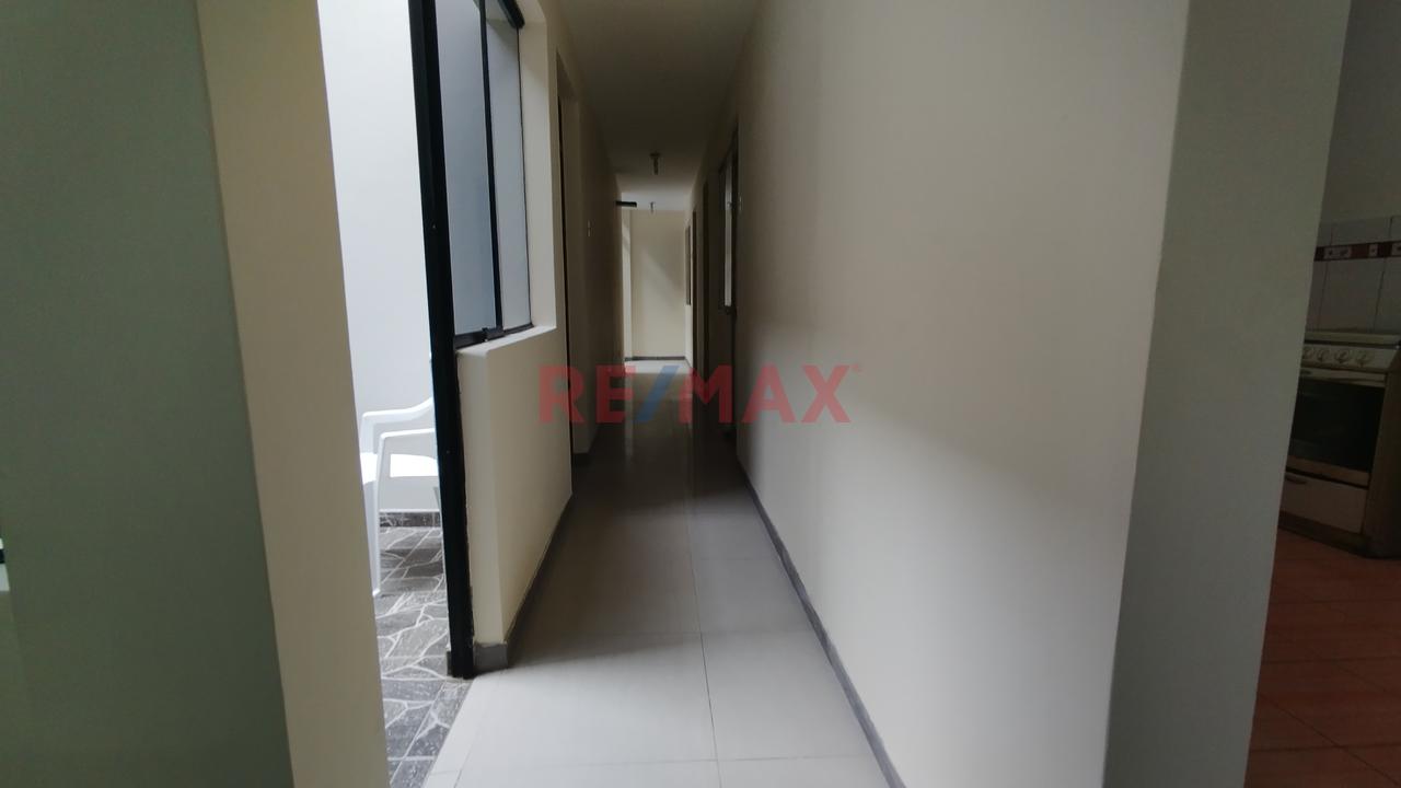 Departamento Amplio Primer Piso Con Cochera En San Juan De Lurigancho — foto 8