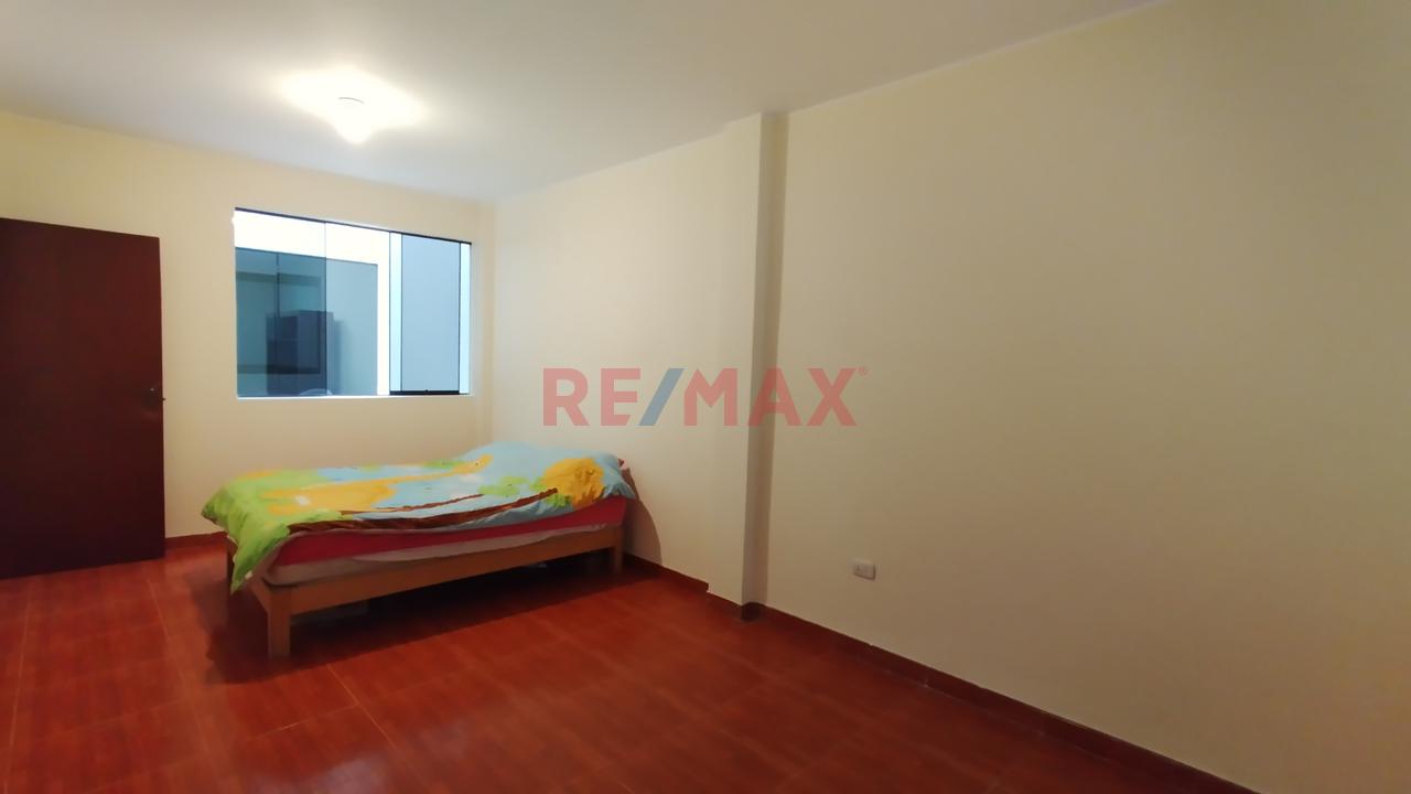 Departamento Amplio Primer Piso Con Cochera En San Juan De Lurigancho — foto 11