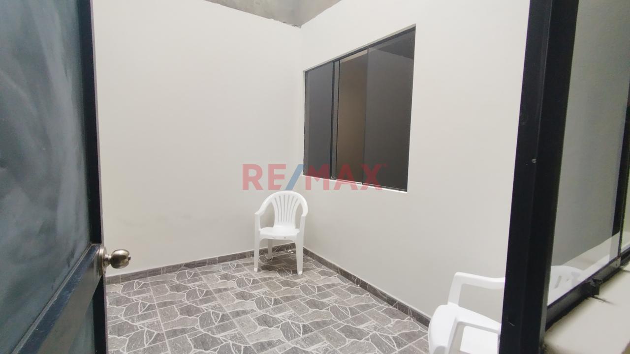 Departamento Amplio Primer Piso Con Cochera En San Juan De Lurigancho — foto 9