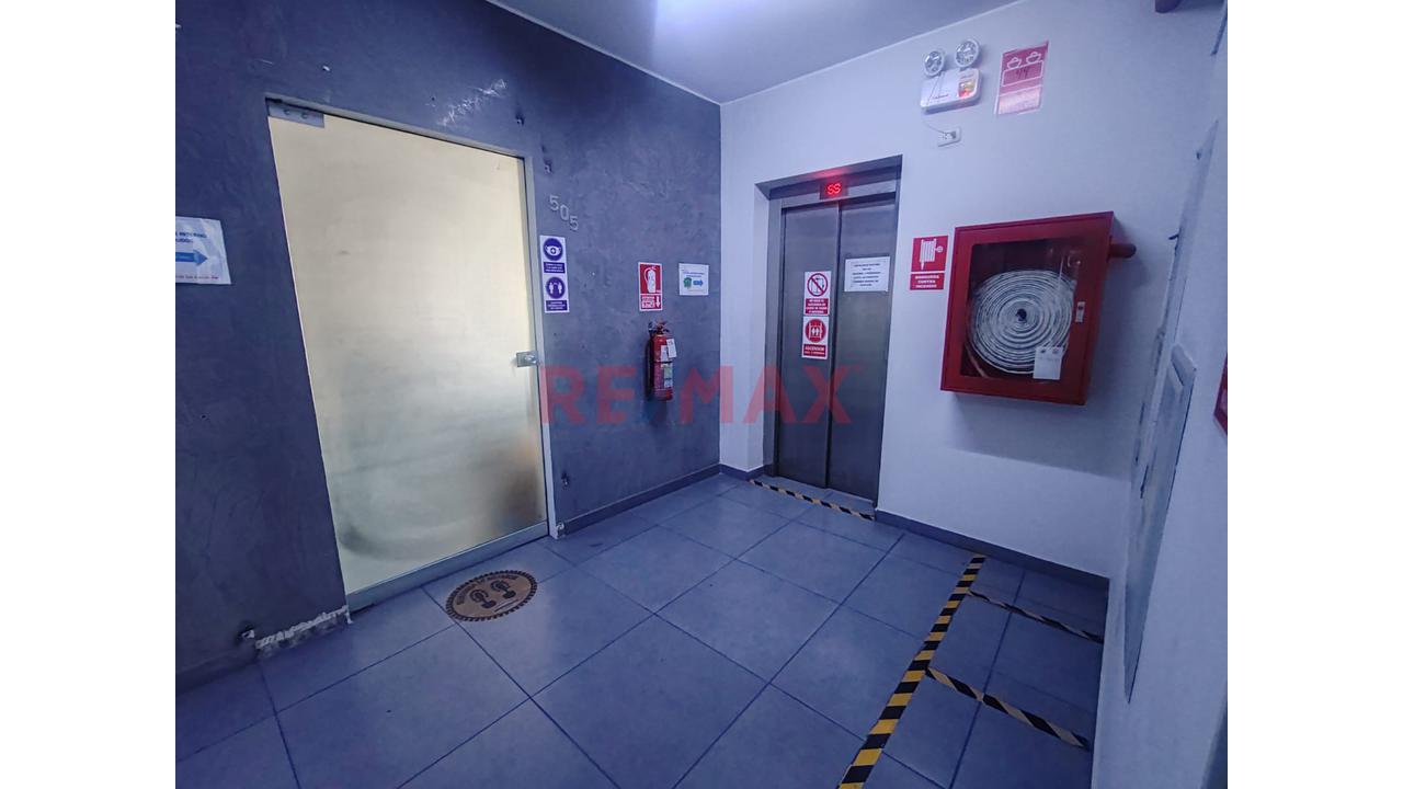 Vendo Oficina De 22.10 M² En Compucentro Santa Anita - 8