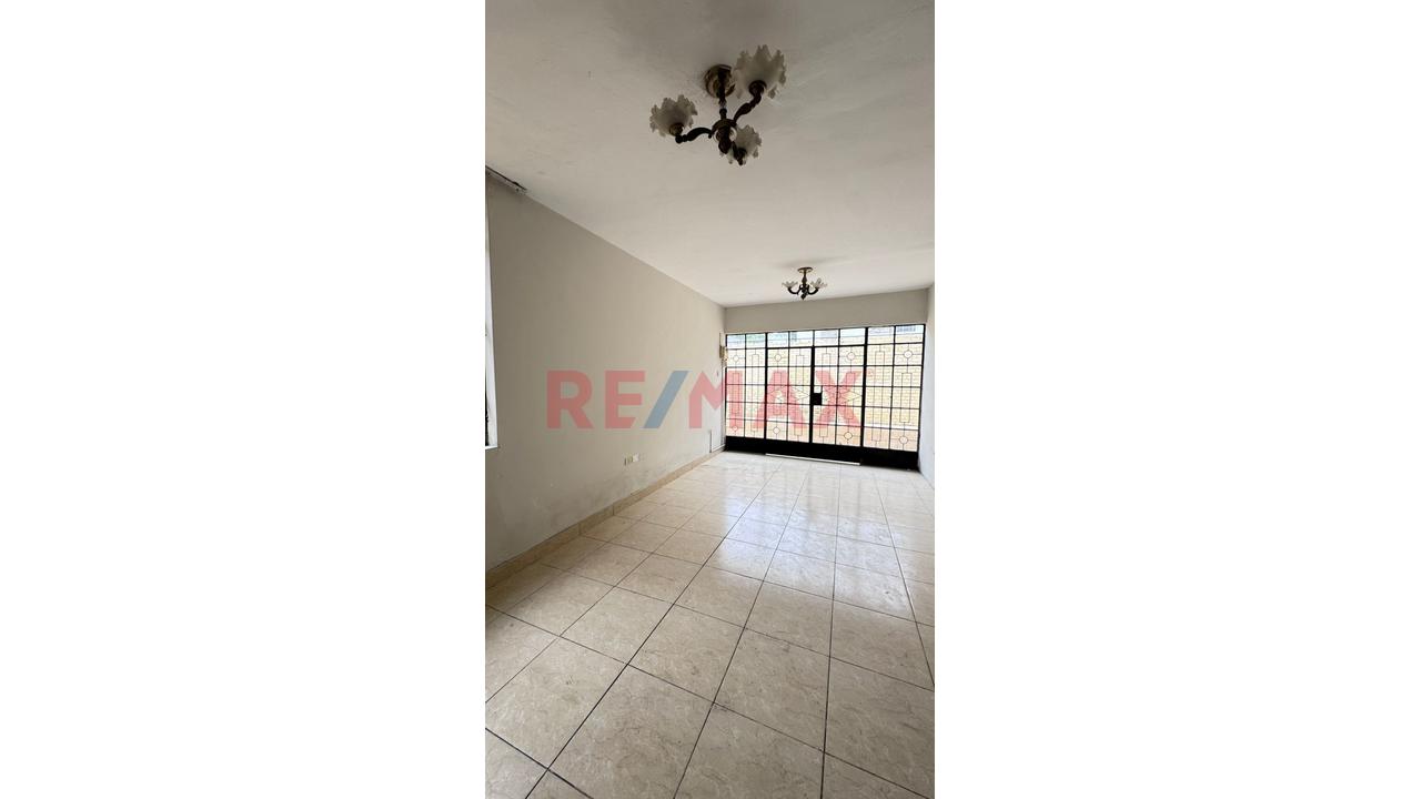🏡 ¡Casa En Venta Sobre La Av. Luis Montero! Amplios Espacios, Cochera Y Excelente Ubicación - 4