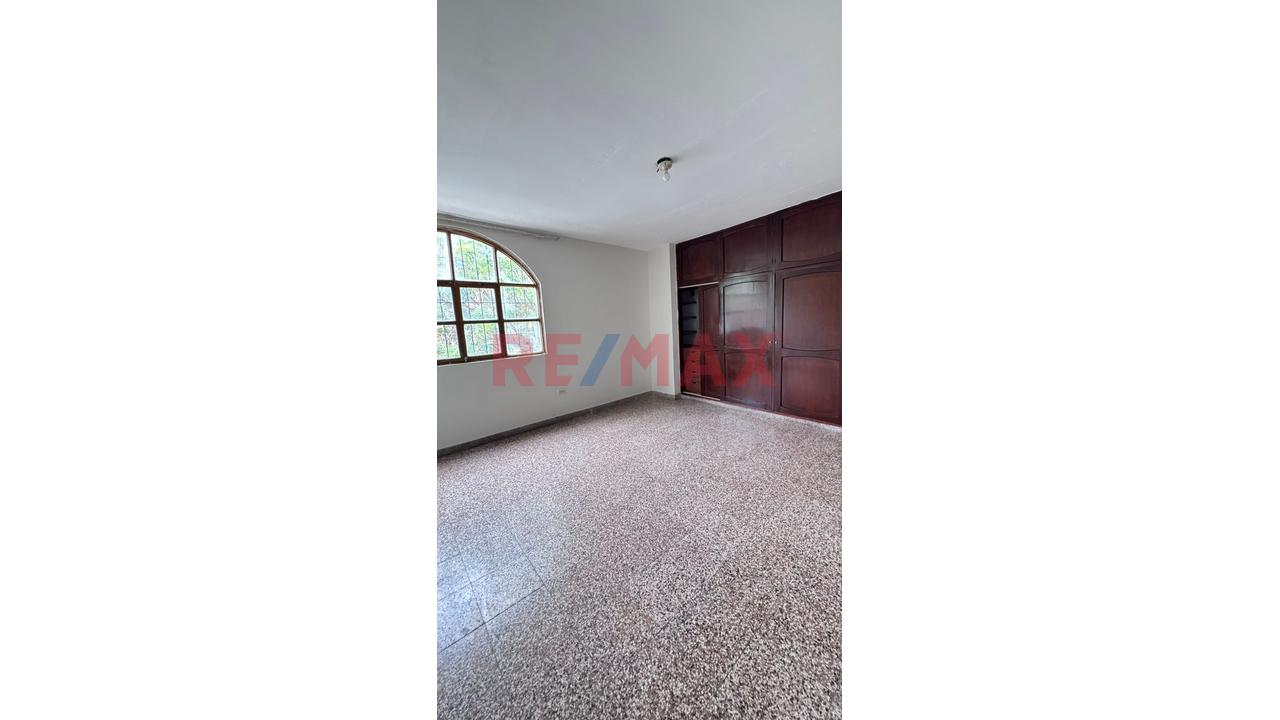 🏡 ¡Casa En Venta Sobre La Av. Luis Montero! Amplios Espacios, Cochera Y Excelente Ubicación - 7
