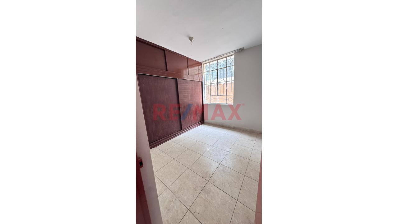 🏡 ¡Casa En Venta Sobre La Av. Luis Montero! Amplios Espacios, Cochera Y Excelente Ubicación - 3