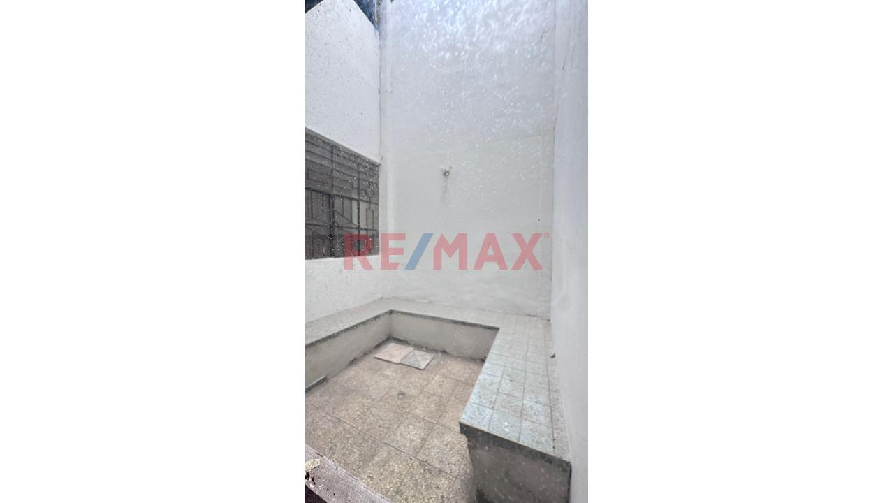 🏡 ¡Casa En Venta Sobre La Av. Luis Montero! Amplios Espacios, Cochera Y Excelente Ubicación - 5