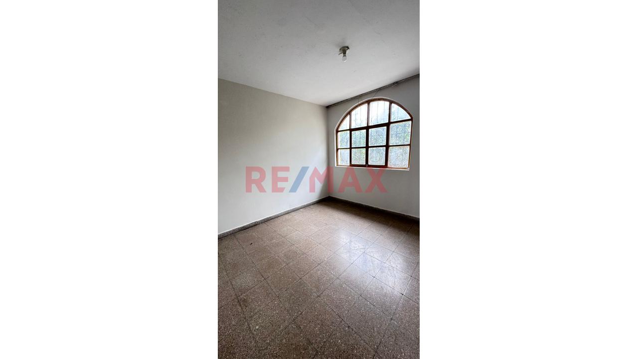 🏡 ¡Casa En Venta Sobre La Av. Luis Montero! Amplios Espacios, Cochera Y Excelente Ubicación - 2
