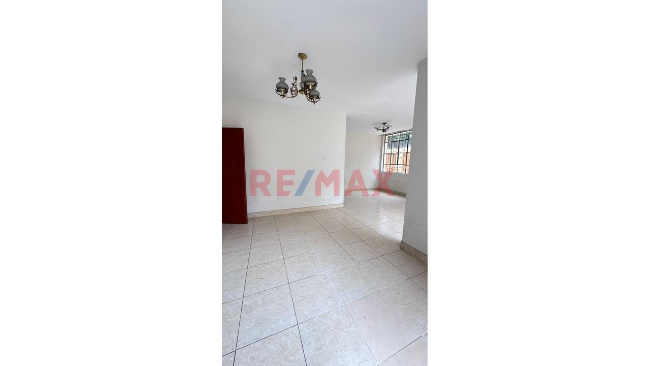 🏡 ¡Casa En Venta Sobre La Av. Luis Montero! Amplios Espacios, Cochera Y Excelente Ubicación - 1