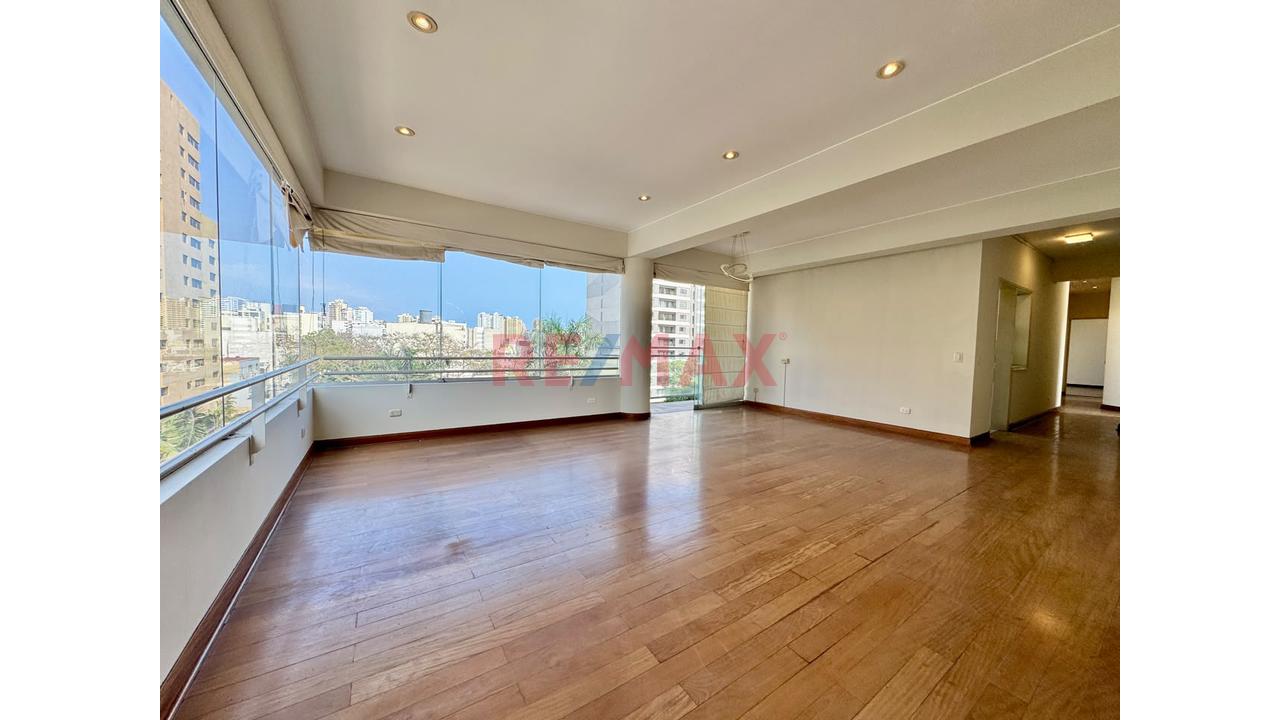 🏡 Exclusivo Departamento Con Ascensor Directo Y Doble Cochera | Vista Exterior | San Isidro — foto 3