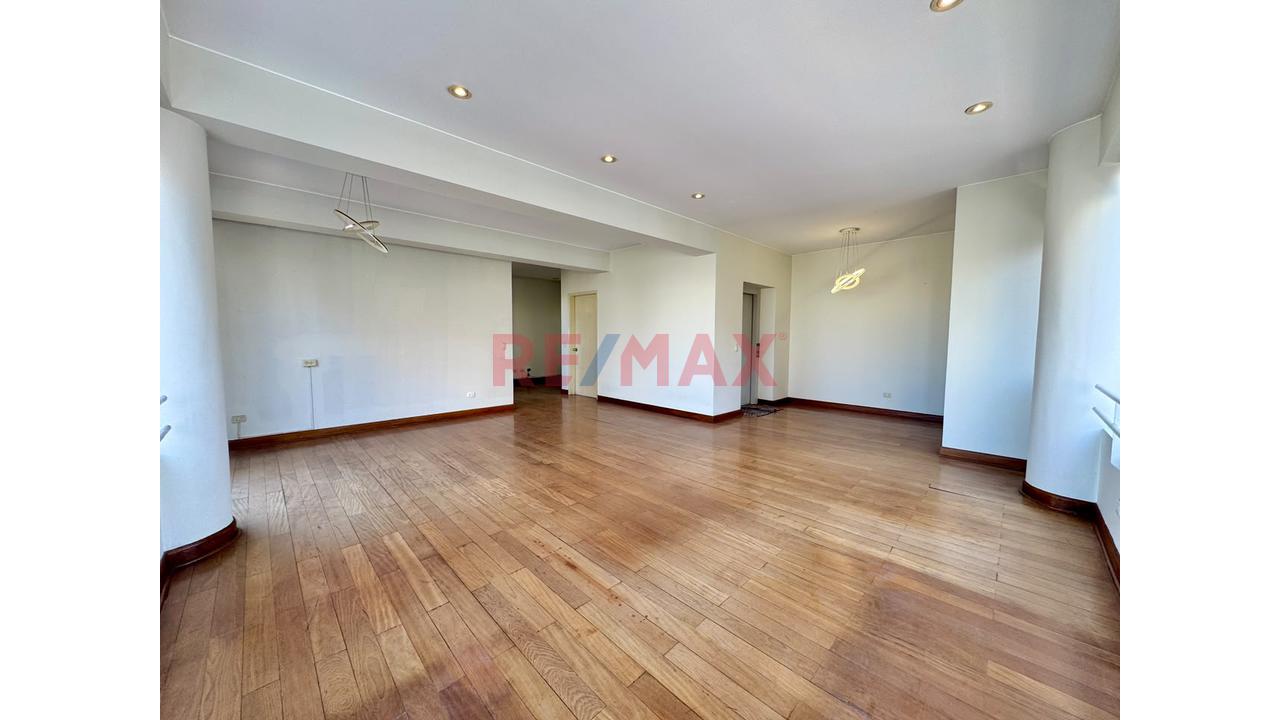 🏡 Exclusivo Departamento Con Ascensor Directo Y Doble Cochera | Vista Exterior | San Isidro — foto 8