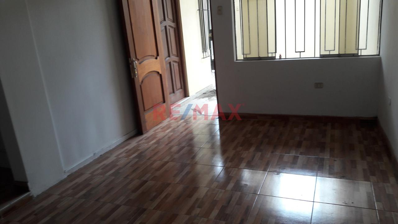 Venta De Casa De 138 M2  2 Pisos  Con Azotea En San Martin De Porras .Cerca Av.Faucett Y Canta Callao — foto 7