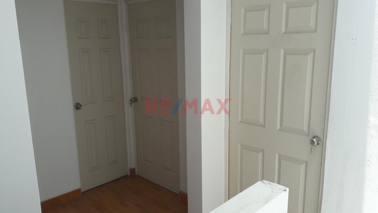 Venta De Casa De 138 M2  2 Pisos  Con Azotea En San Martin De Porras .Cerca Av.Faucett Y Canta Callao — foto 9