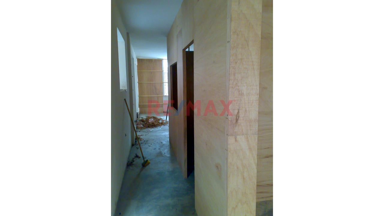Venta De Casa De 138 M2  2 Pisos  Con Azotea En San Martin De Porras .Cerca Av.Faucett Y Canta Callao — foto 15